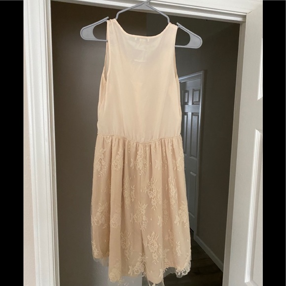 Cute dress a little longer on the back. - lace - Picture 2 of 2